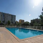 Les Jardins Du Luxembourg-3 By Interhome Апартаменты Йер
