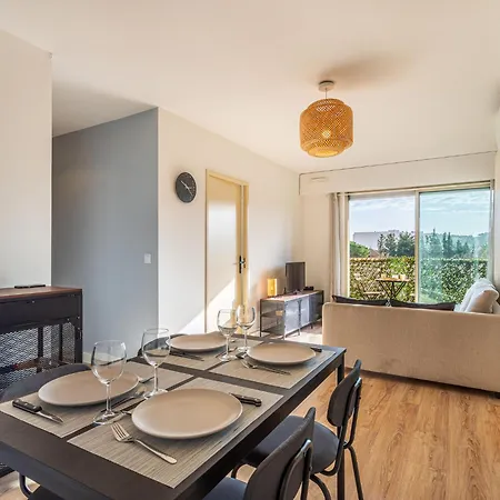 Les Jardins Du Luxembourg-3 By Interhome شقة